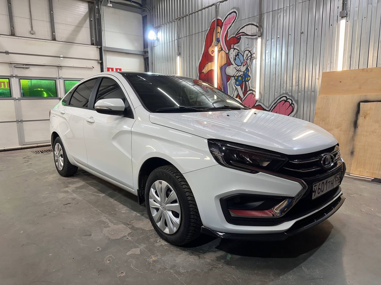 Lada Vesta — громкий автозвук и изготовление дверных карт