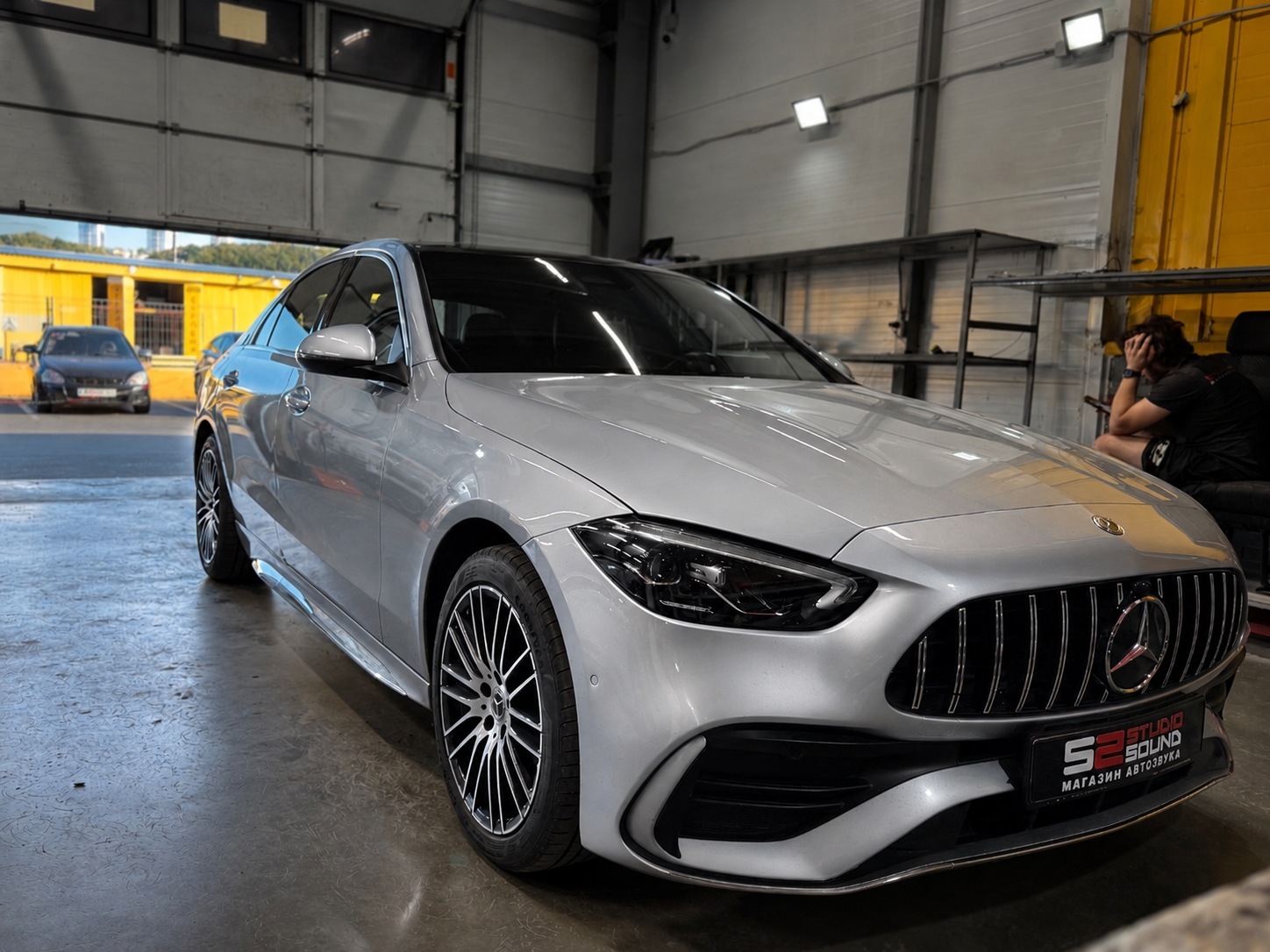 Mercedes-Benz C260L — установка качественного автозвука